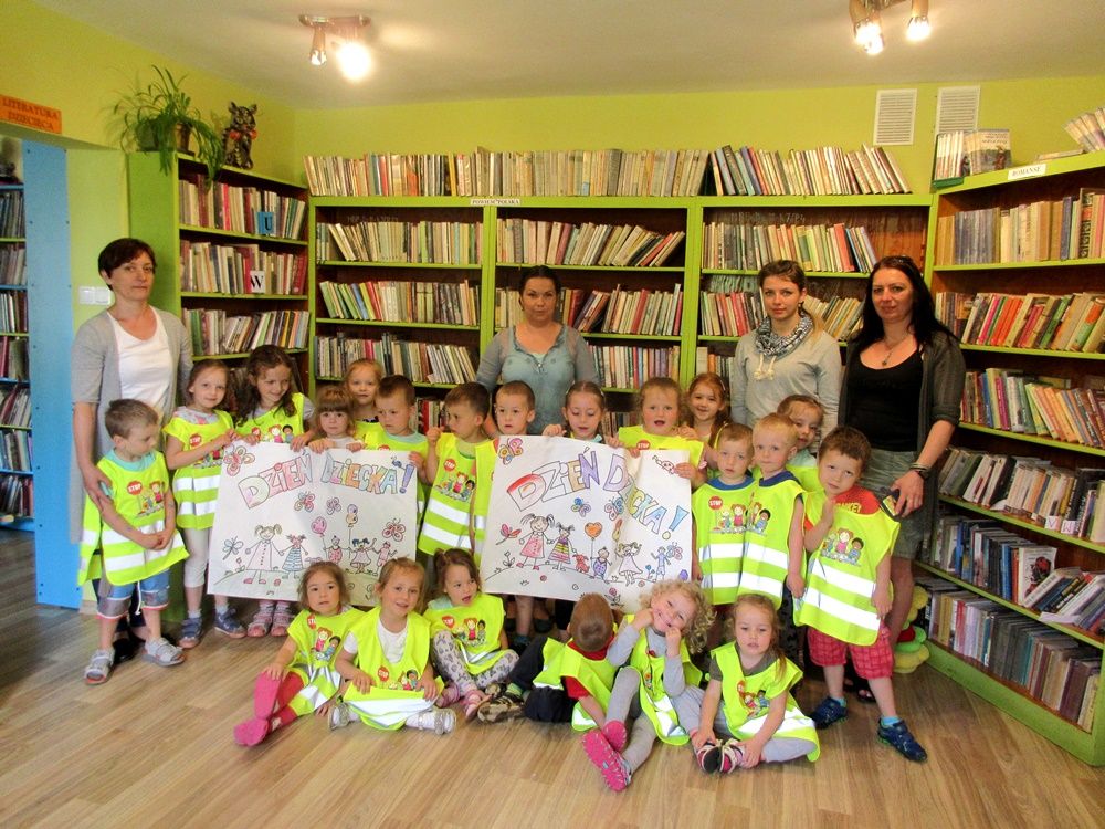 PRZEDSZKOLAKI W BIBLIOTECE NA CZARNYM POTOKU