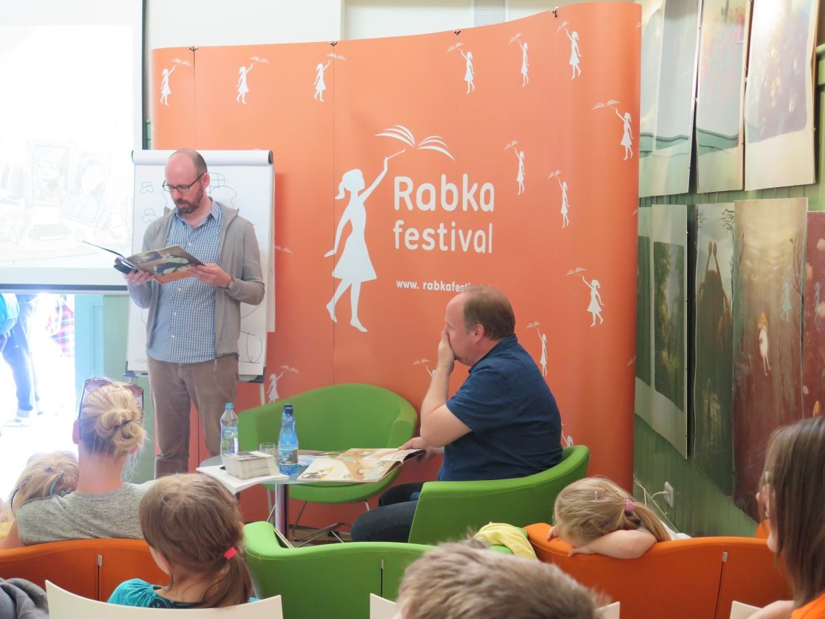Z czytelnikami na festiwal do Rabki