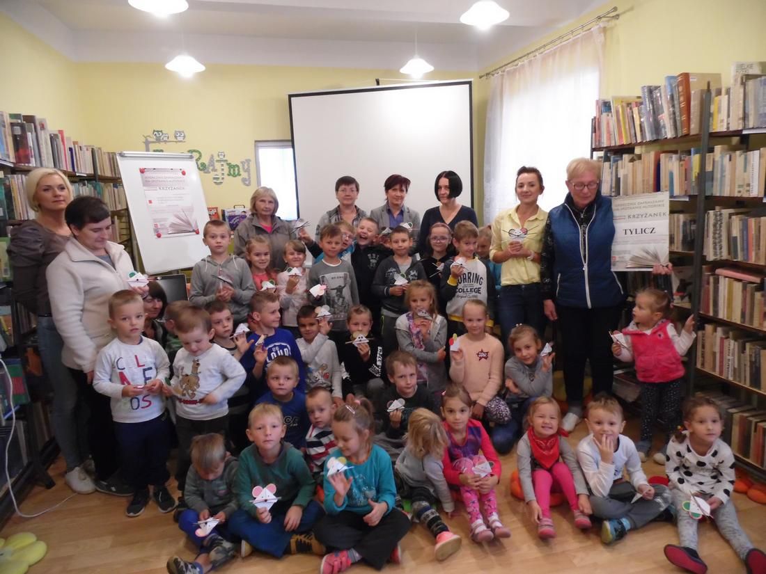 Joanna Krzyżanek w bibliotece w Tyliczu