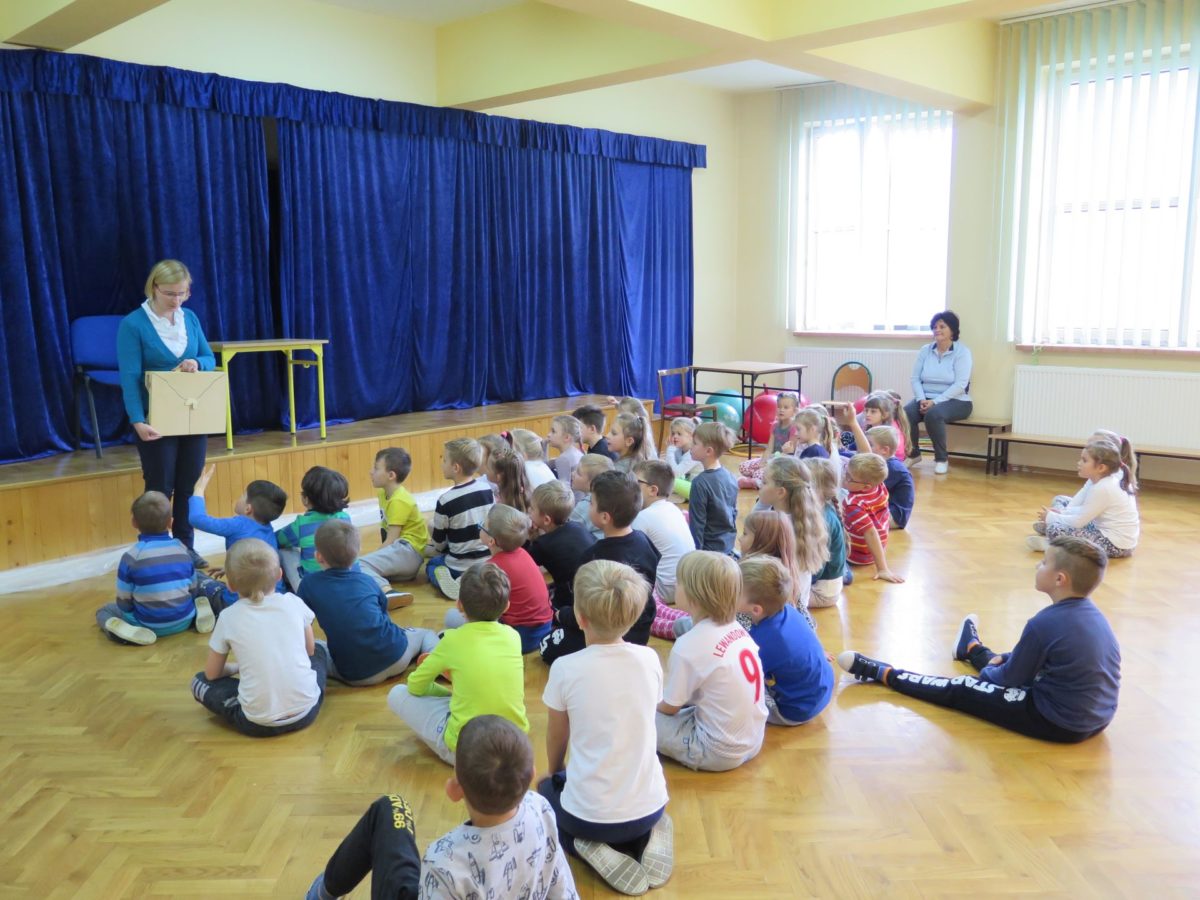 Nikifor w teatrzyku kamishibai