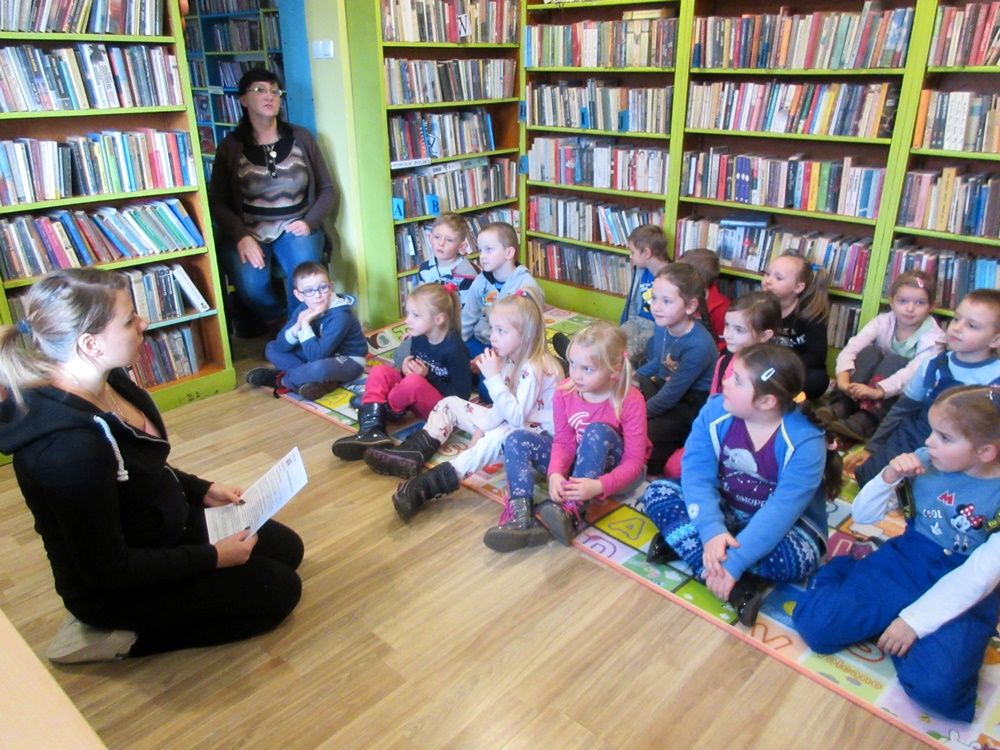 Przedszkolaki w Bibliotece na Czarnym Potoku