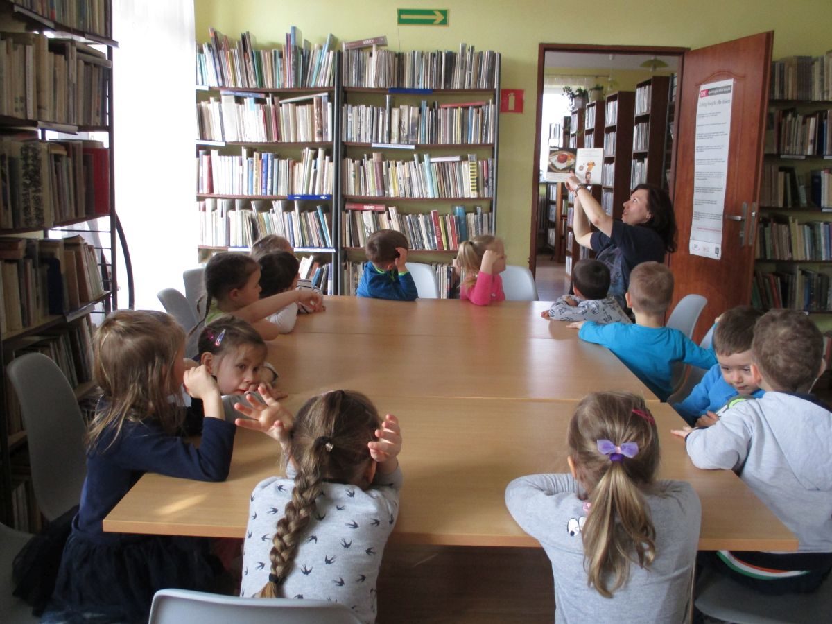 ZAGINIONE JAJKA W BIBLIOTECE W TYLICZU