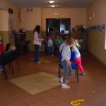 dzieci podobnie jak nasze skarpetki wyruszają w długą drogę do przygody