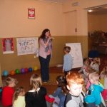 dzieci przygotowują się do kolejnego skarpetkowego zadania