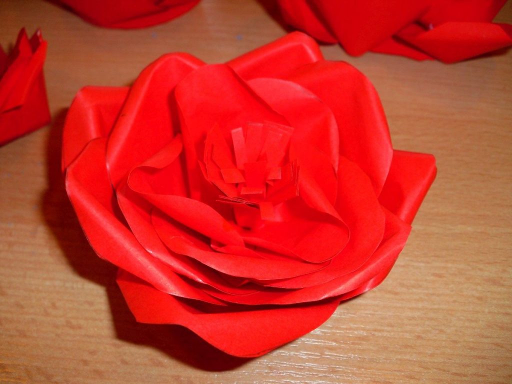 gotowa papierowa róża