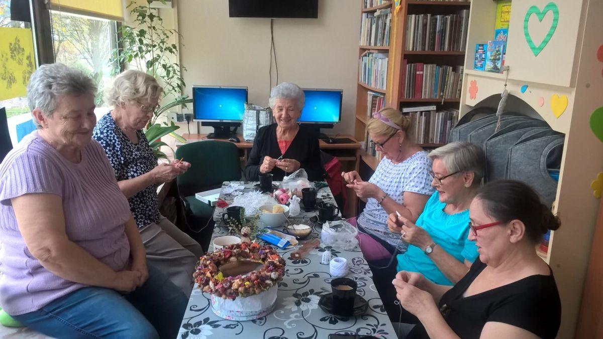 SZYDEŁKUJEMY W BIBLIOTECE NA ŹRÓDLANEJ