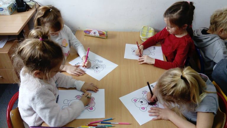 „Miś Tuliś bawi się w chowanego” – Spotkanie DKK w przedszkolu w Bereście