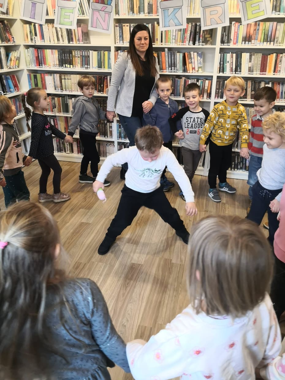 Dzień Kredki z małymi Odkrywcami.