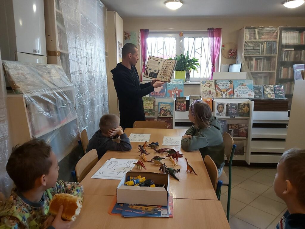 Obchody Światowego Dnia Dinozaura w bibliotece w Bereście