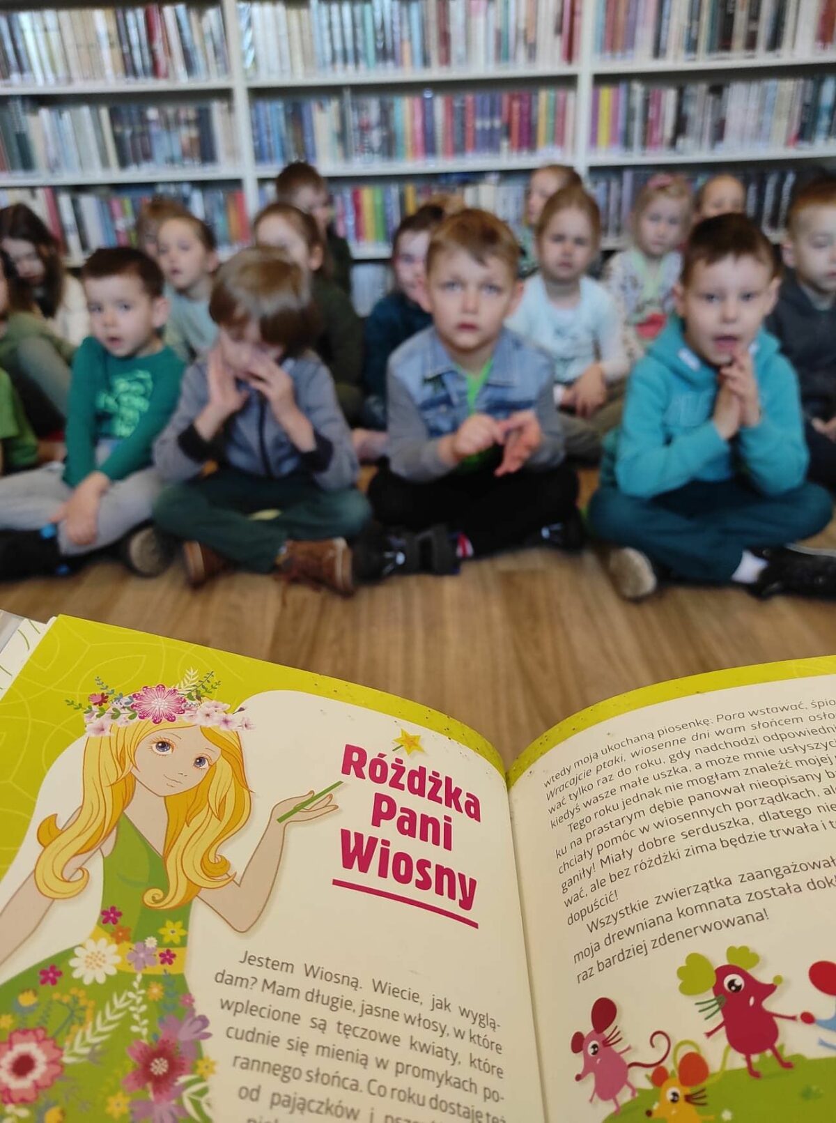 KSIĄŻKOWI ODKRYWCY WITAJĄ WIOSNĘ