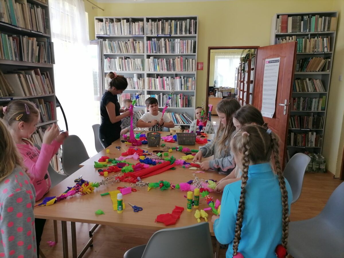 „Warsztaty Wielkanocne” w bibliotece w Tyliczu