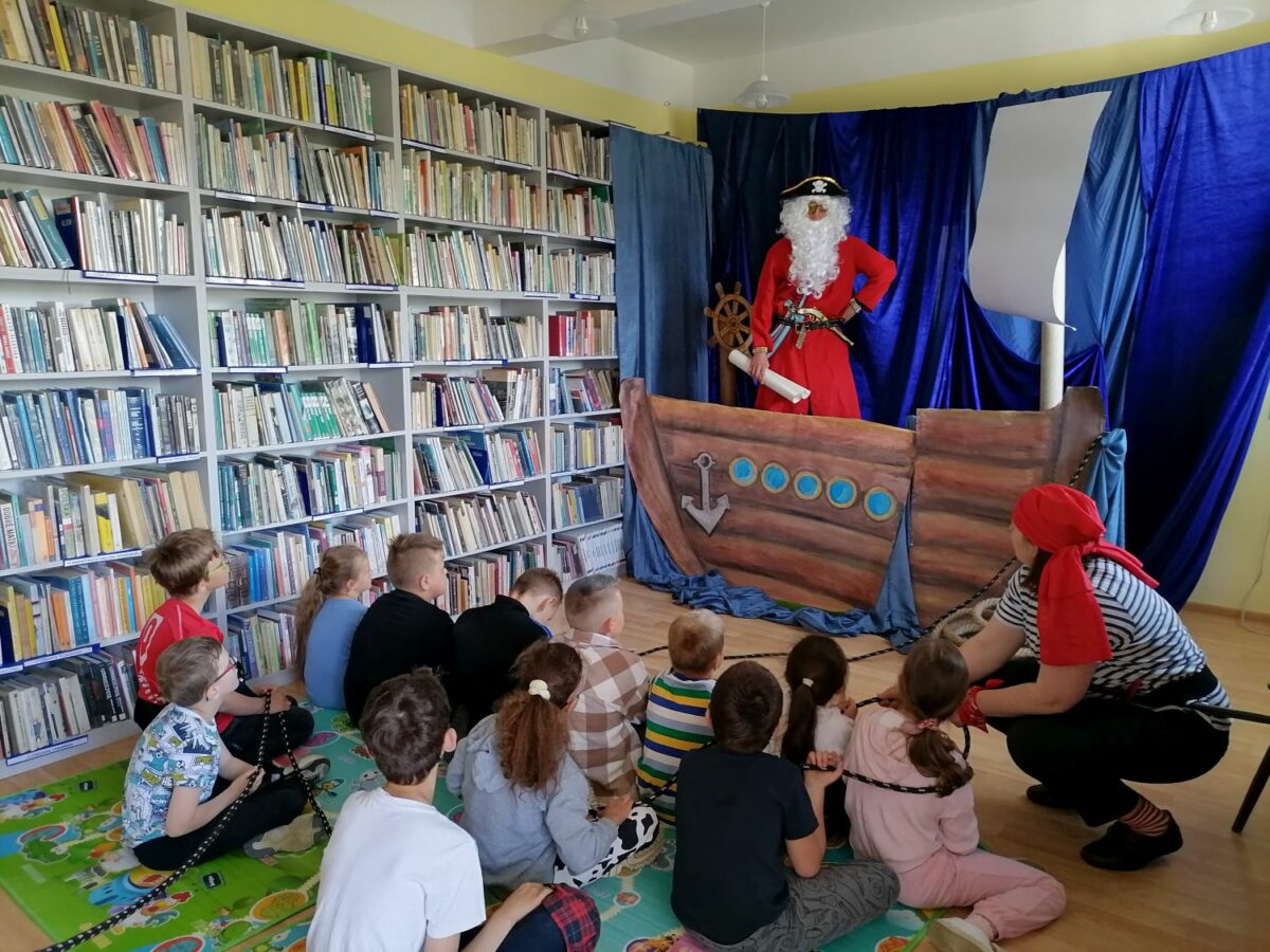 Pirackie pasowanie na czytelnika w Tyliczu