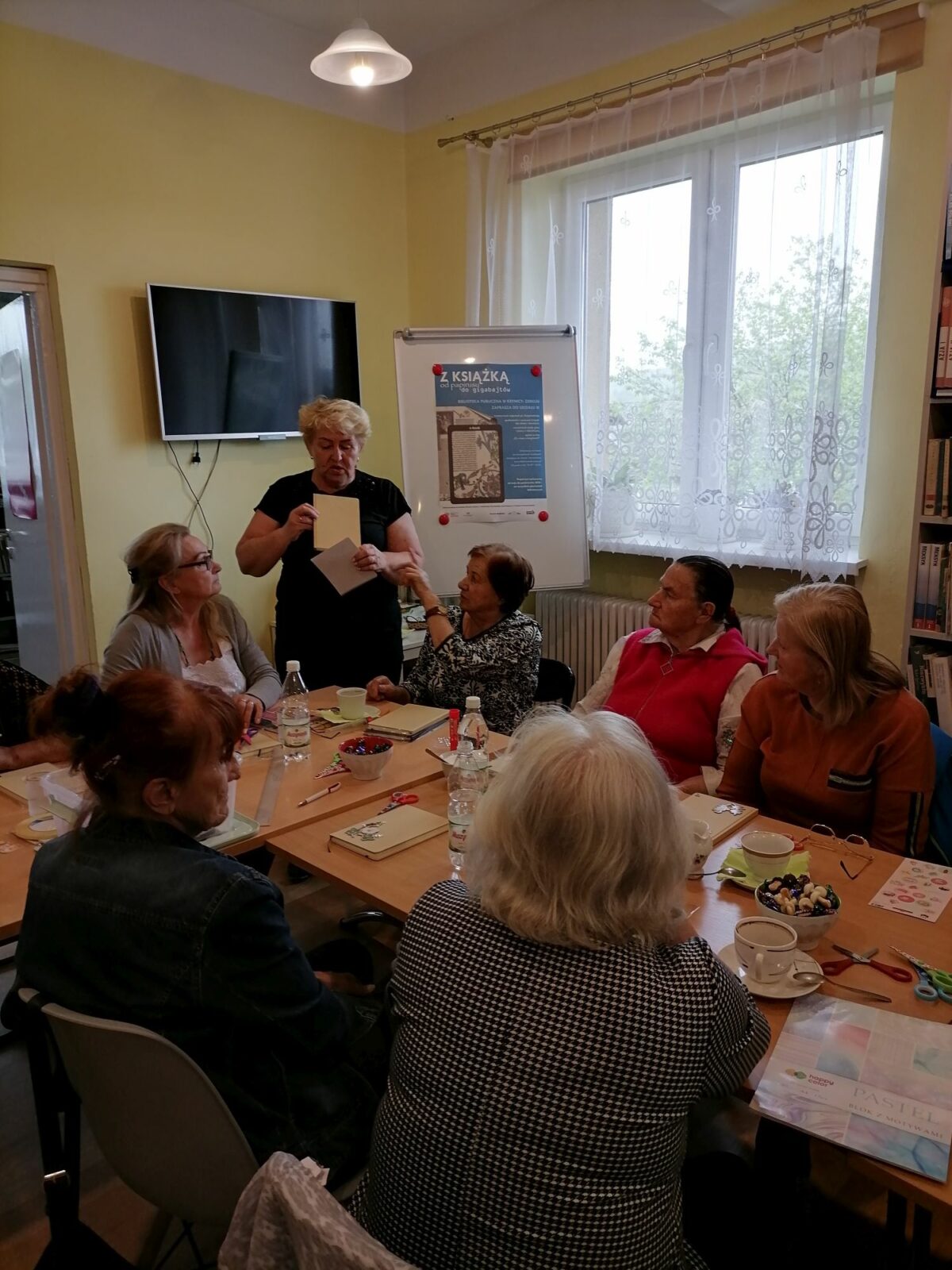 Warsztaty KSIĄŻKOdzieje w Bibliotece w Tyliczu