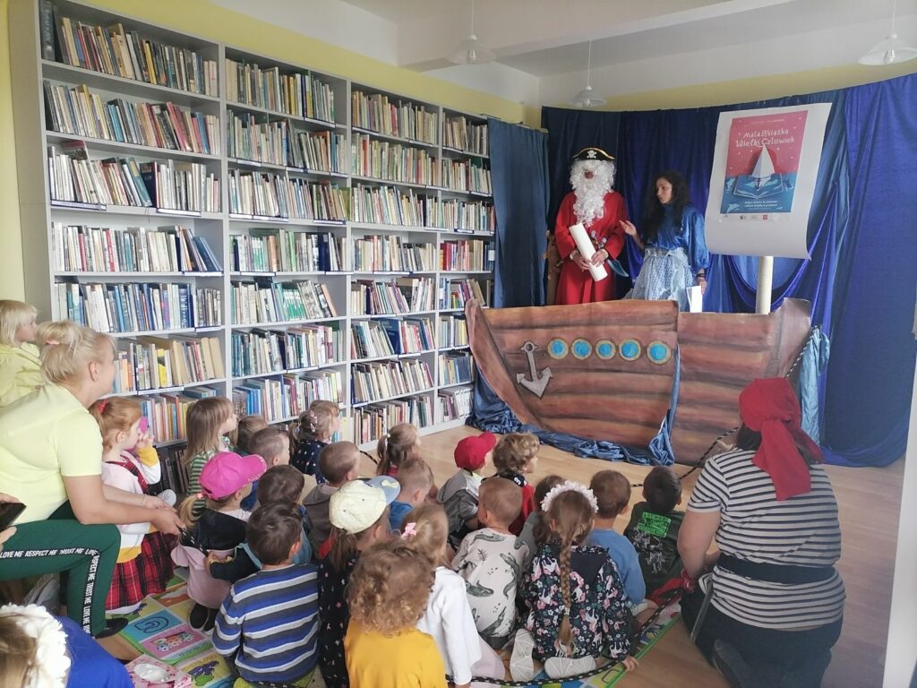 W sali biblioteki w Tyliczu