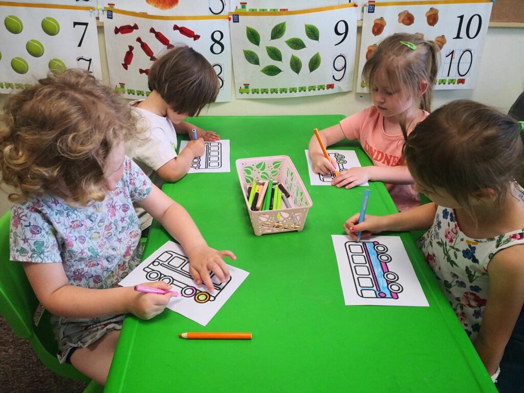 851