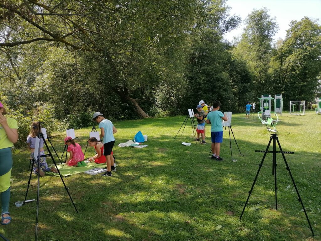 Wakacyjne zajęcia w plenerze