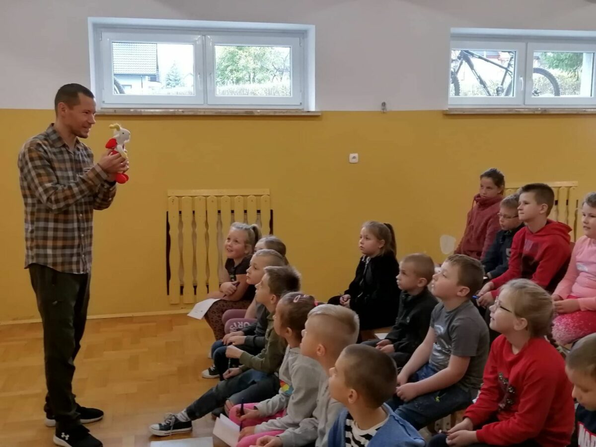 „Nasza paczka i niepodległość” – spotkanie z dziećmi w Piorunce