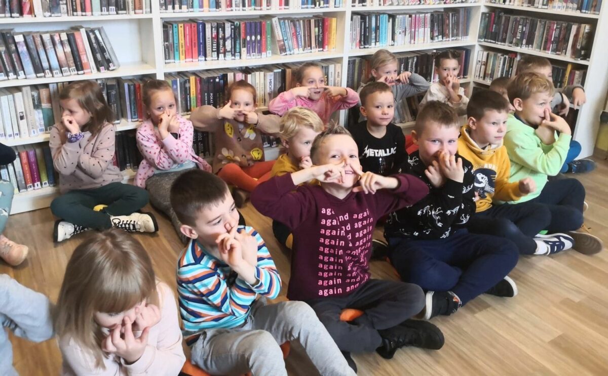 Przedszkolaki z Czarnego Potoku poznają polskich poetów – Agnieszka Frączek