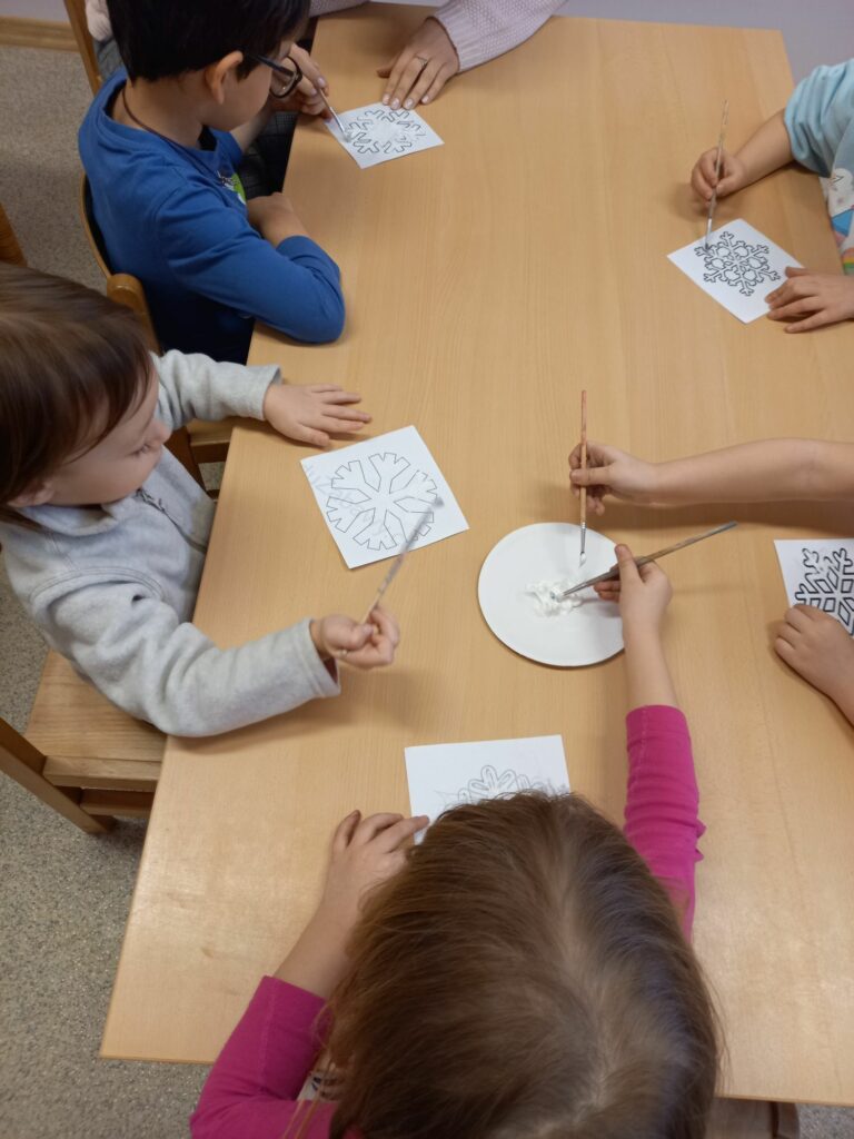 ZIMOWE ZAJĘCIA W „PIĄTCE” MONTESSORII