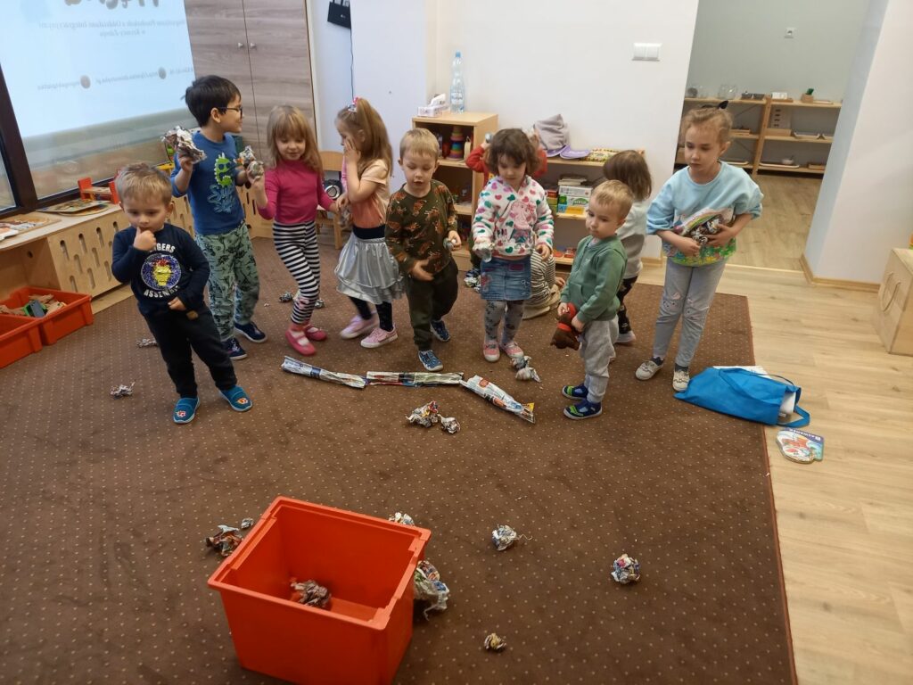 ZIMOWE ZAJĘCIA W „PIĄTCE” MONTESSORII
