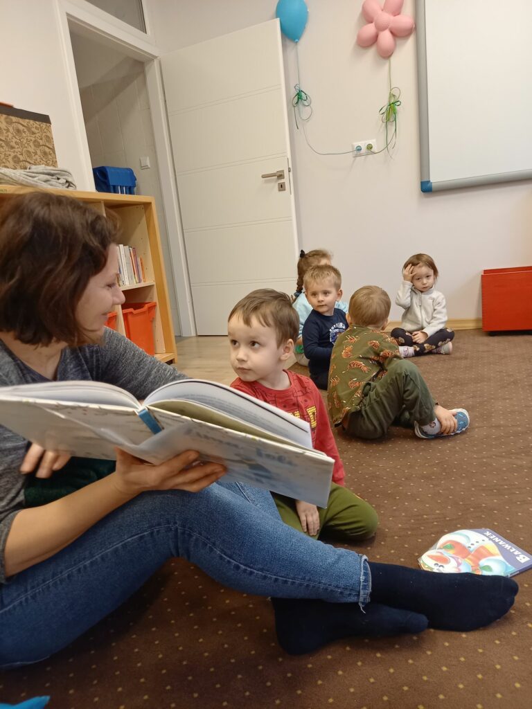ZIMOWE ZAJĘCIA W „PIĄTCE” MONTESSORII