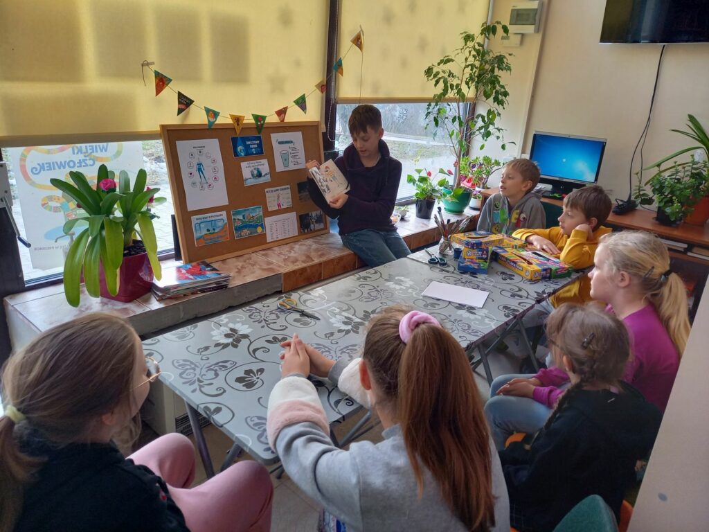 WODA TO SKARB – ZAJĘCIA KREATYWNE DLA DZIECI W BIBLIOTECE NA ŹRÓDLANEJ