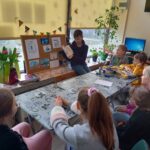 WODA TO SKARB – ZAJĘCIA KREATYWNE DLA DZIECI W BIBLIOTECE NA ŹRÓDLANEJ
