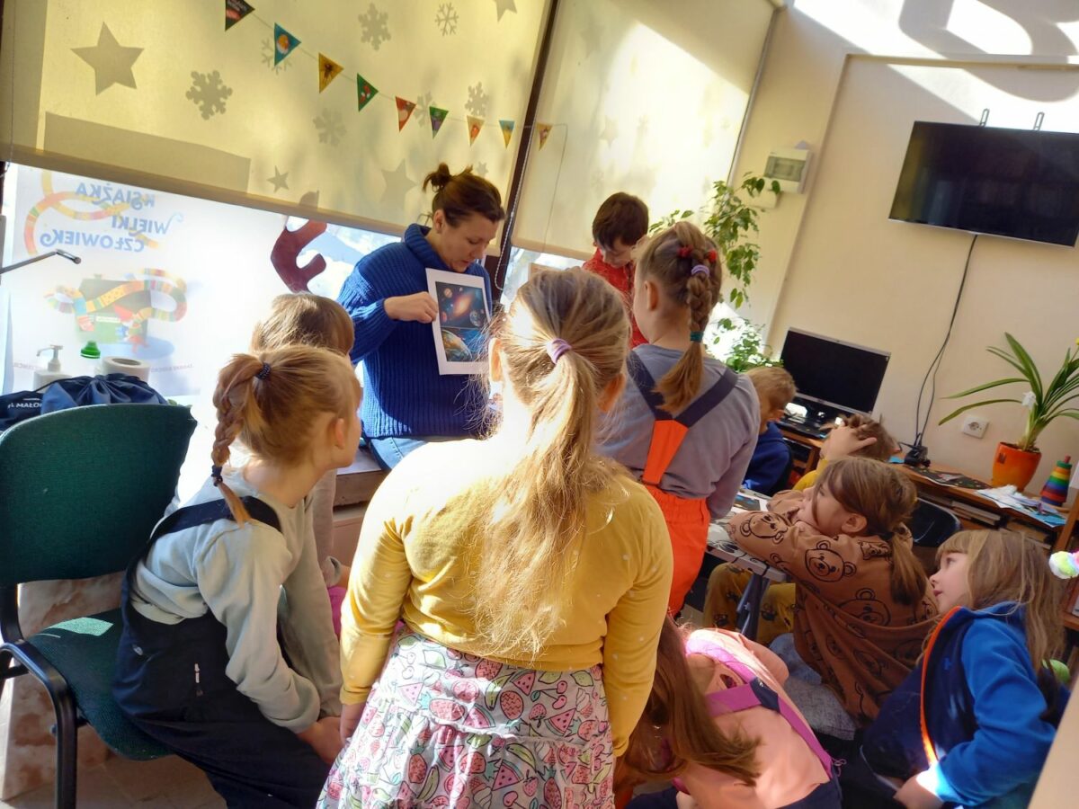 POZNAJEMY  KOSMOS – ZAJĘCIA FERYJNE NA ŹRÓDLANEJ