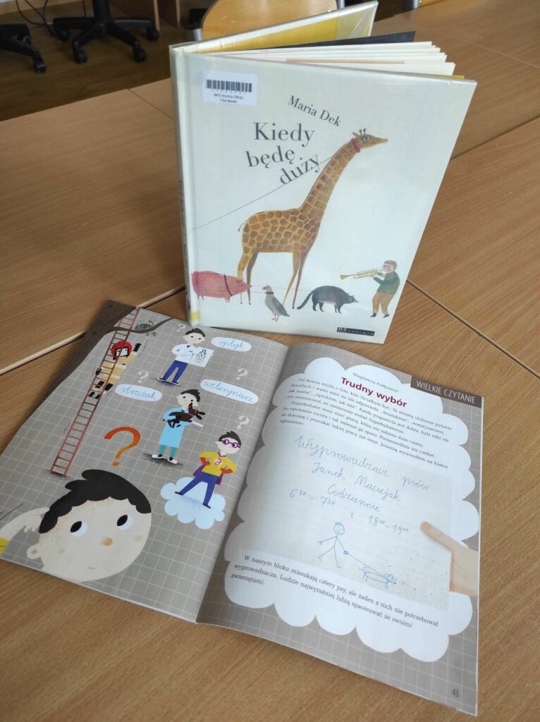 na zdjęciu widać książkę i czasopismo dla dzieci