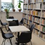 Ruszamy w nowej siedzibie biblioteki ze spotkaniami z autorami i podróżnikami! Już w środę, 19 kwietnia o godz. 16.00 naszym gościem będzie Łukasz Bajda - przewodnik i autor książek o Bieszczadach. Jego najnowsze publikacje - " Bieszczady. Opowieści przewodnika” i „Bieszczady. To, co najważniejsze" będzie można kupić wraz z autografem podczas spotkania.