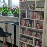 Ruszamy w nowej siedzibie biblioteki ze spotkaniami z autorami i podróżnikami! Już w środę, 19 kwietnia o godz. 16.00 naszym gościem będzie Łukasz Bajda - przewodnik i autor książek o Bieszczadach. Jego najnowsze publikacje - " Bieszczady. Opowieści przewodnika” i „Bieszczady. To, co najważniejsze" będzie można kupić wraz z autografem podczas spotkania.