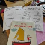 na zdjęciu widać materiały wykorzystane do przeprowadzenia lekcji bibliotecznej - książkę i karty pracy