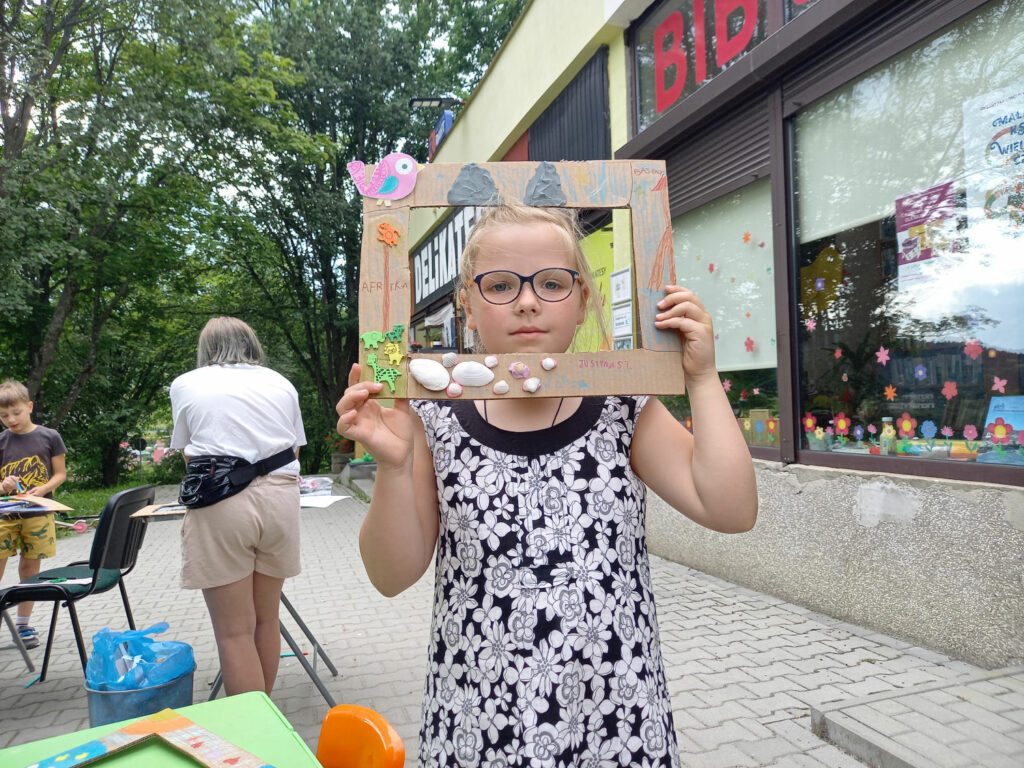 KREATYWNE ZAJĘCIA W BIBLIOTECE NA ŹRÓDLANEJ