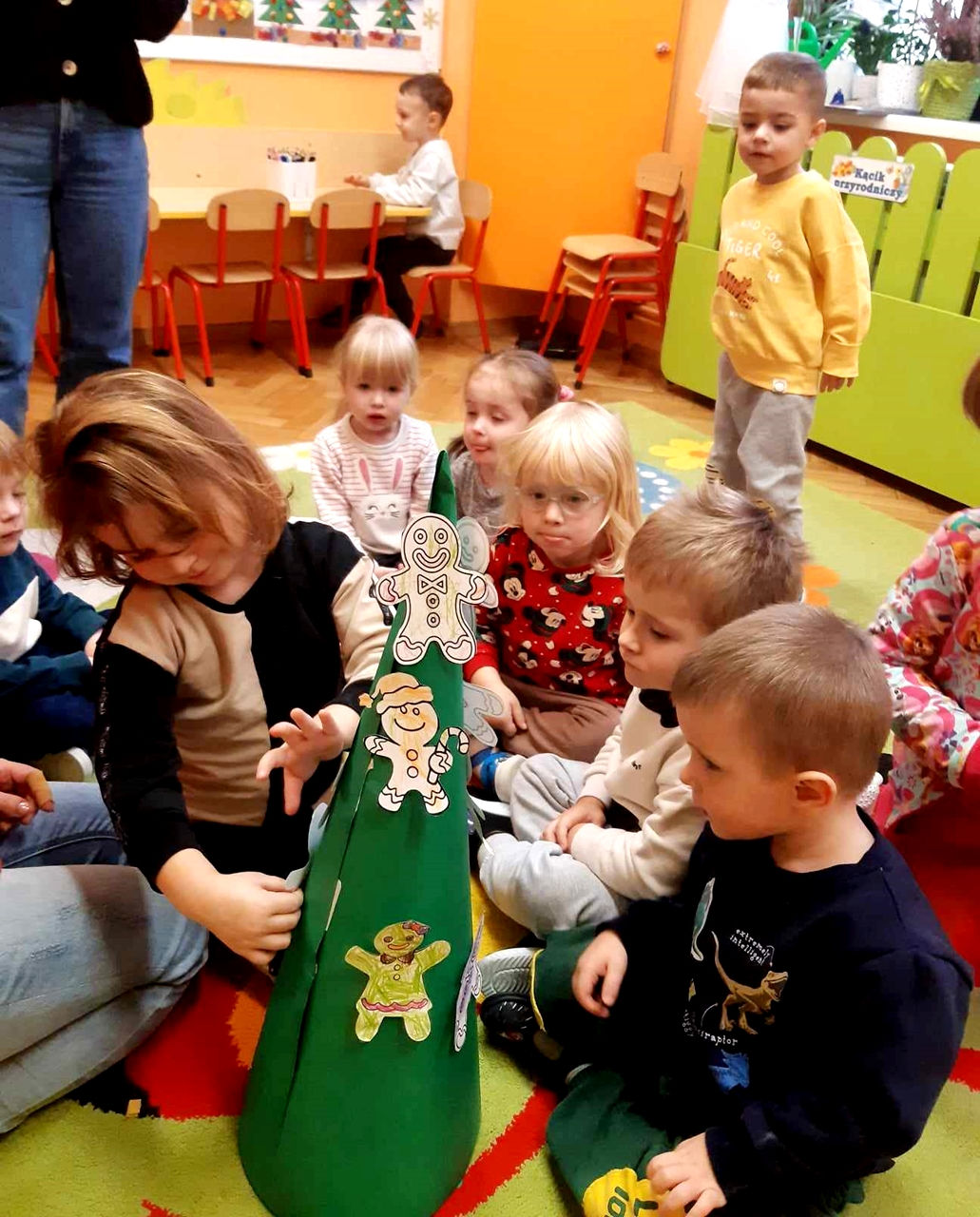 „Gwiazdka! Nie przeszkadzać!” – biblioteczne zajęcia w ochronce.