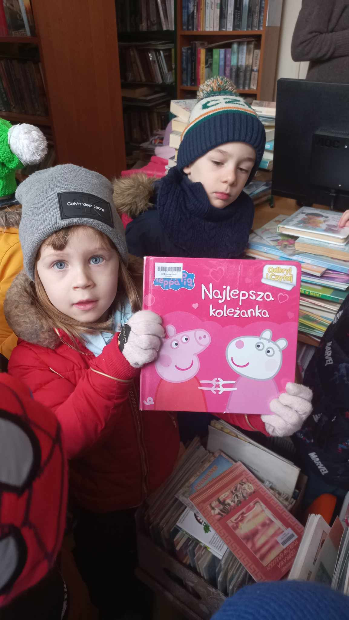 ODWIEDZINY PRZEDSZKOLAKÓW W BIBLIOTECE NA ŹRÓDLANEJ