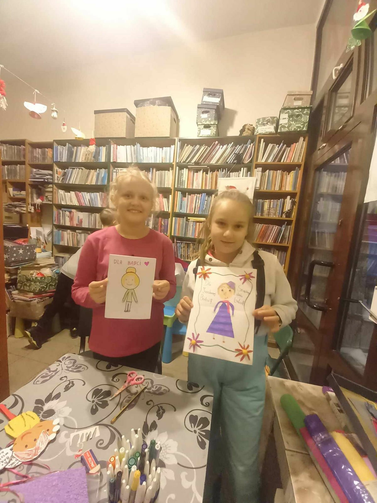 ZAJĘCIA KREATYWNE W BIBLIOTECE NA ŹRÓDLANEJ