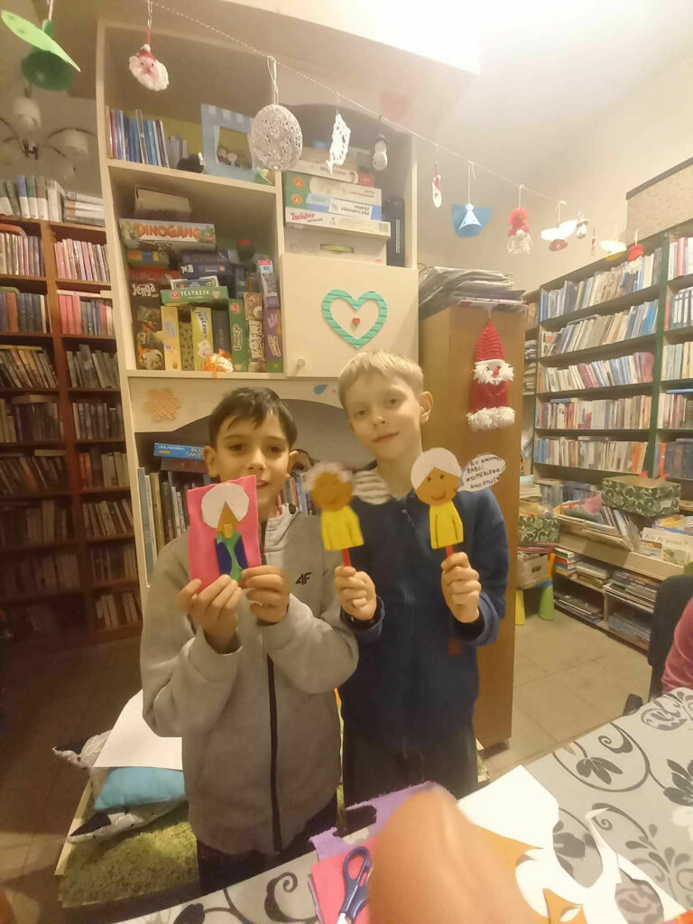 ZAJĘCIA KREATYWNE W BIBLIOTECE NA ŹRÓDLANEJ