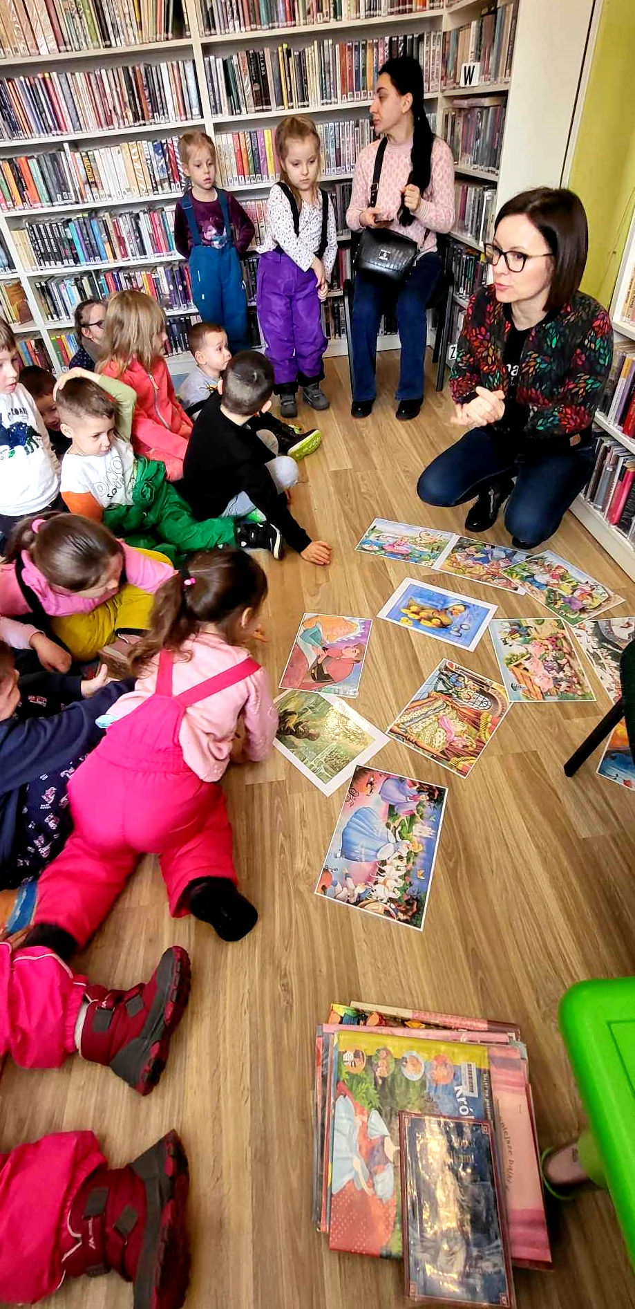 Książkowe spotkanie przedszkolaków w Filii na Czarnym Potoku