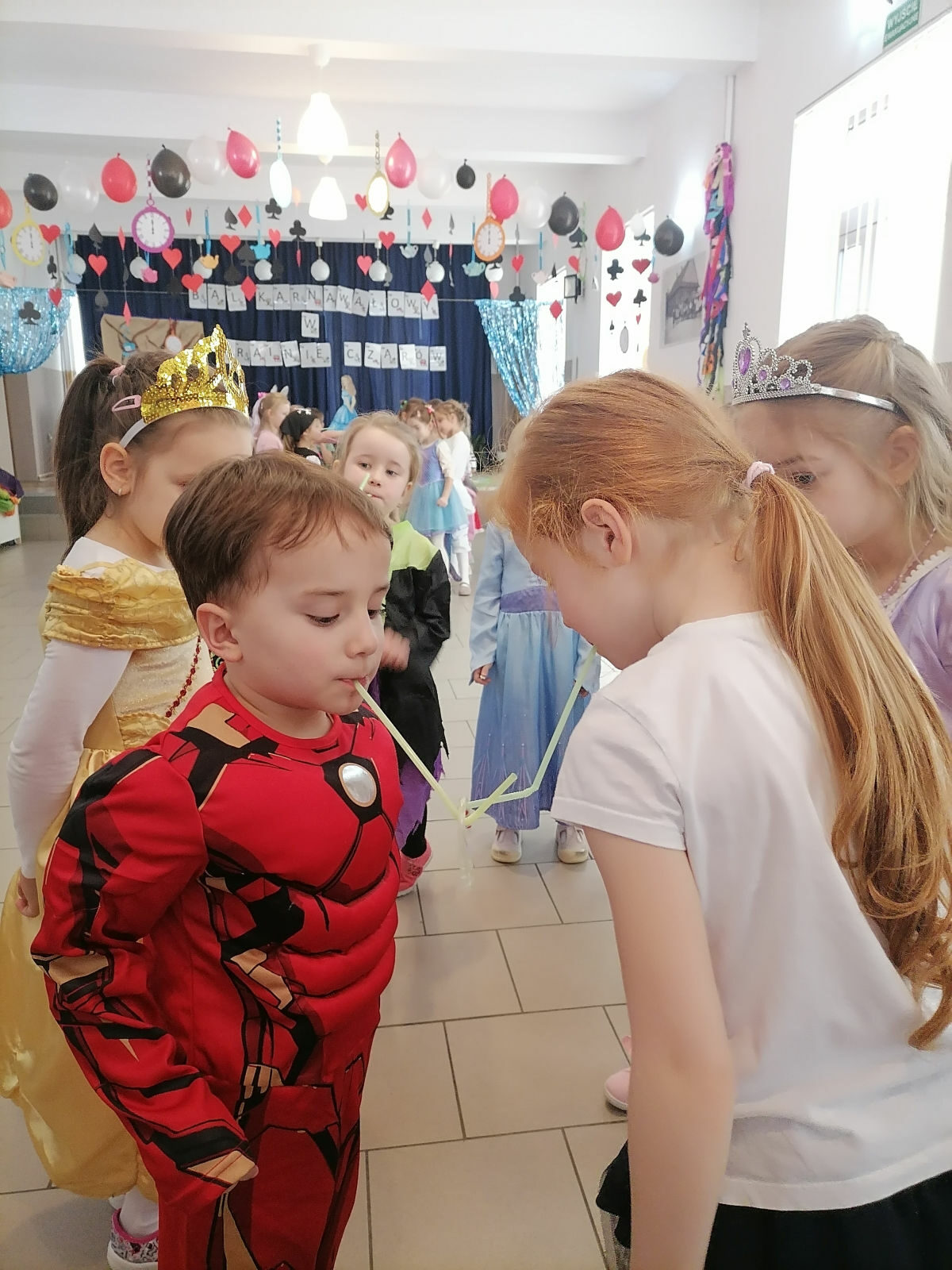 Bal karnawałowy „W krainie czarów”