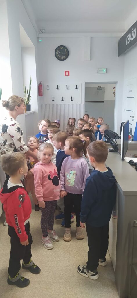 Zajęcia biblioteczne dla przedszkolaków z Ochronki