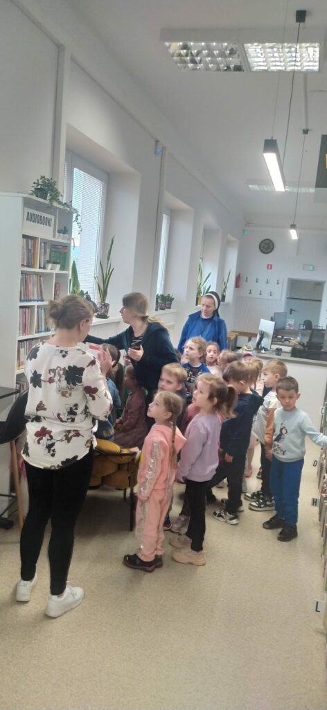 Zajęcia biblioteczne dla przedszkolaków z Ochronki