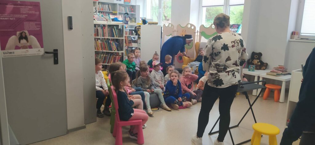 Zajęcia biblioteczne dla przedszkolaków z Ochronki
