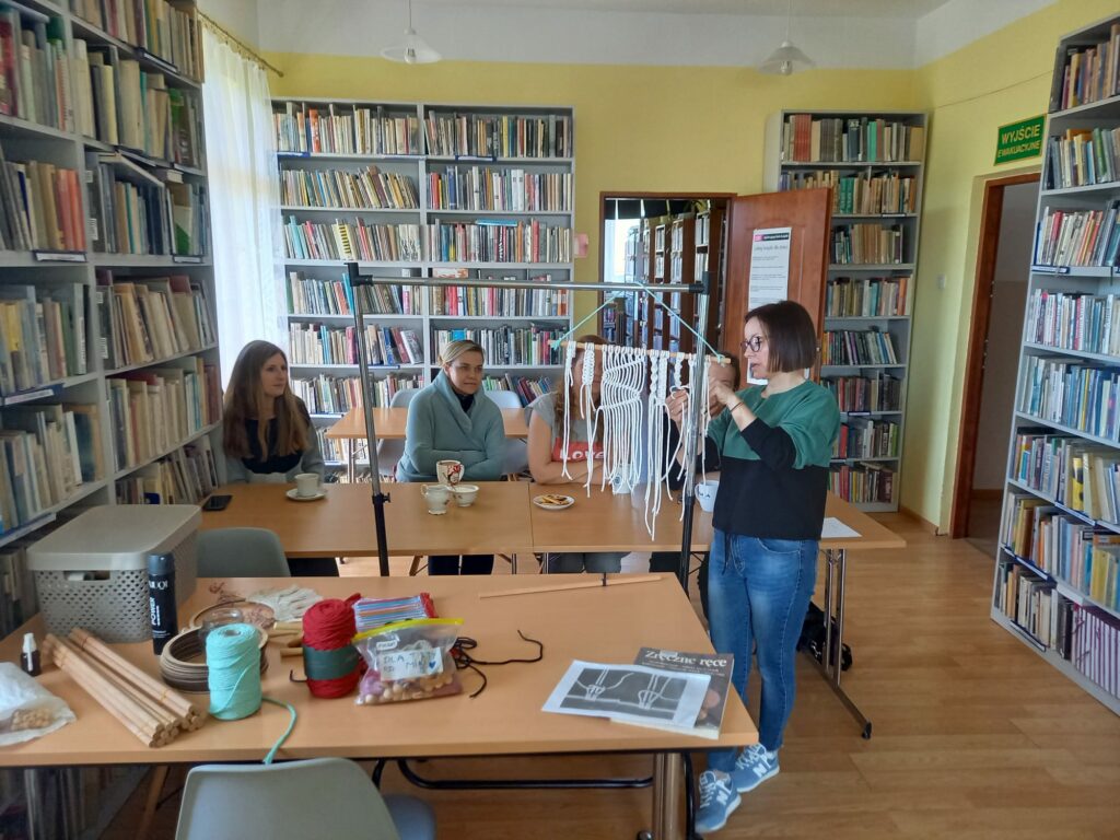 Warsztaty wyplatania makram w Tyliczu