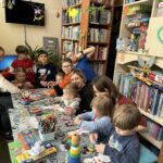 ZAJĘCIA WIELKANOCNE DLA MALUCHÓW W BIBLIOTECE NA ŹRÓDLANEJ