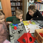 ZAJĘCIA WIELKANOCNE DLA MALUCHÓW W BIBLIOTECE NA ŹRÓDLANEJ