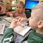 ZAJĘCIA WIELKANOCNE DLA MALUCHÓW W BIBLIOTECE NA ŹRÓDLANEJ