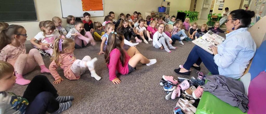 Z książką do przedszkola - dzień stóp.