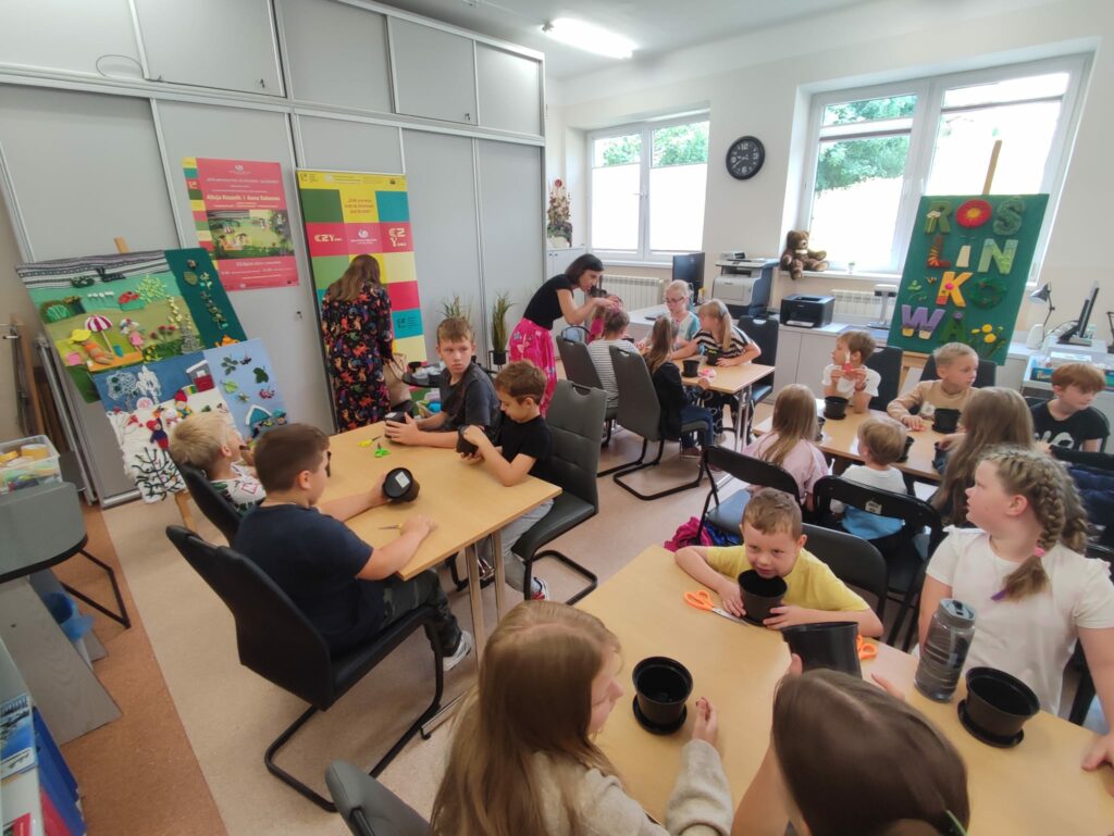 Warsztaty sznurkowe w bibliotece centralnej