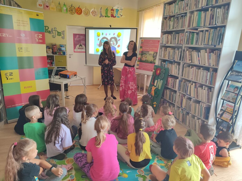 Warsztaty sznurkowe w bibliotece w Tyliczu
