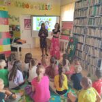 Warsztaty sznurkowe w bibliotece w Tyliczu